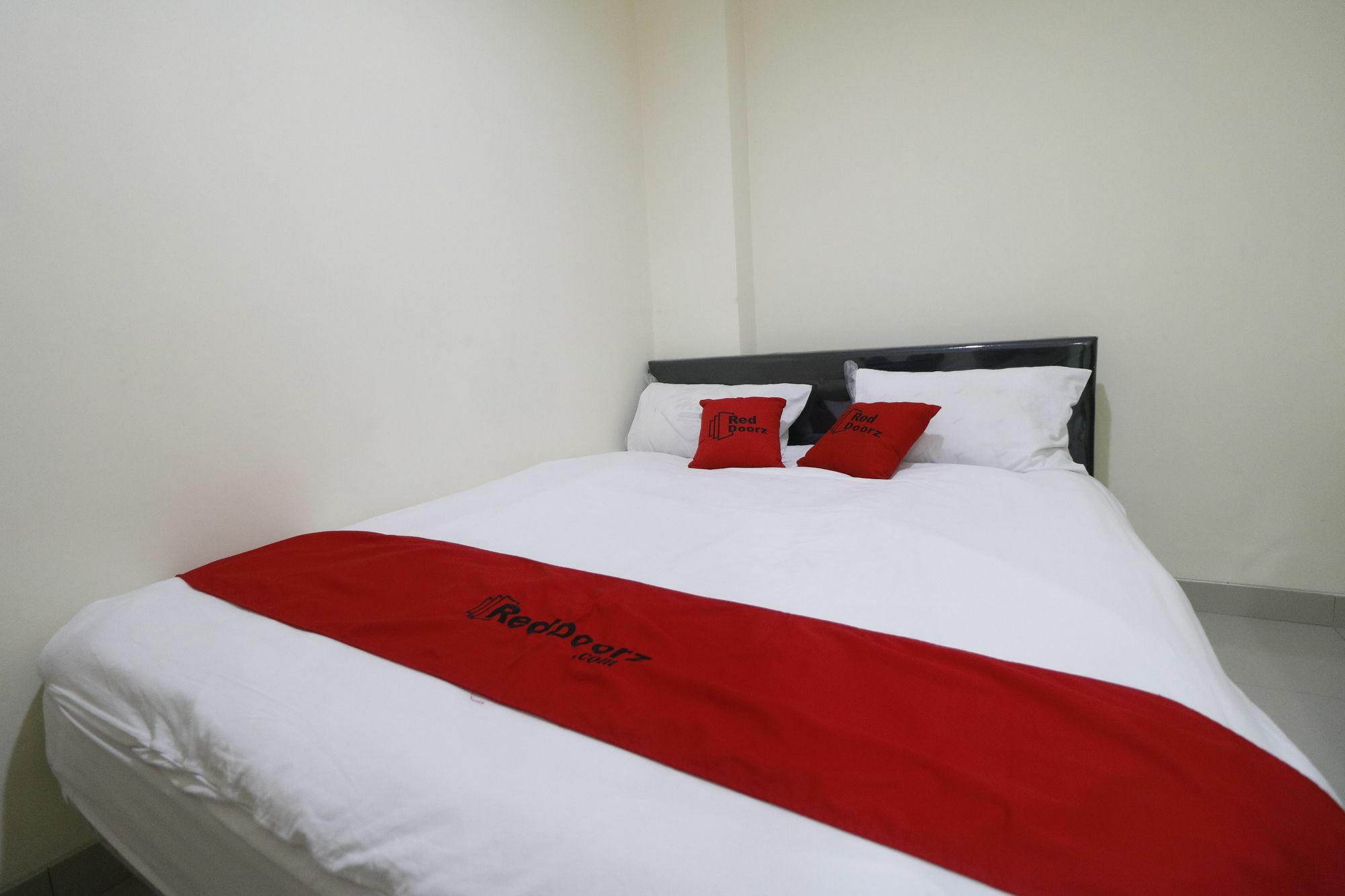 Reddoorz Plus Near Mall Ciputra Jakarta Eksteriør bilde