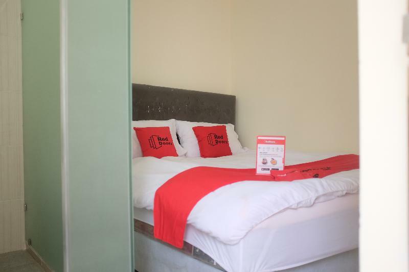Reddoorz Plus Near Mall Ciputra Jakarta Eksteriør bilde